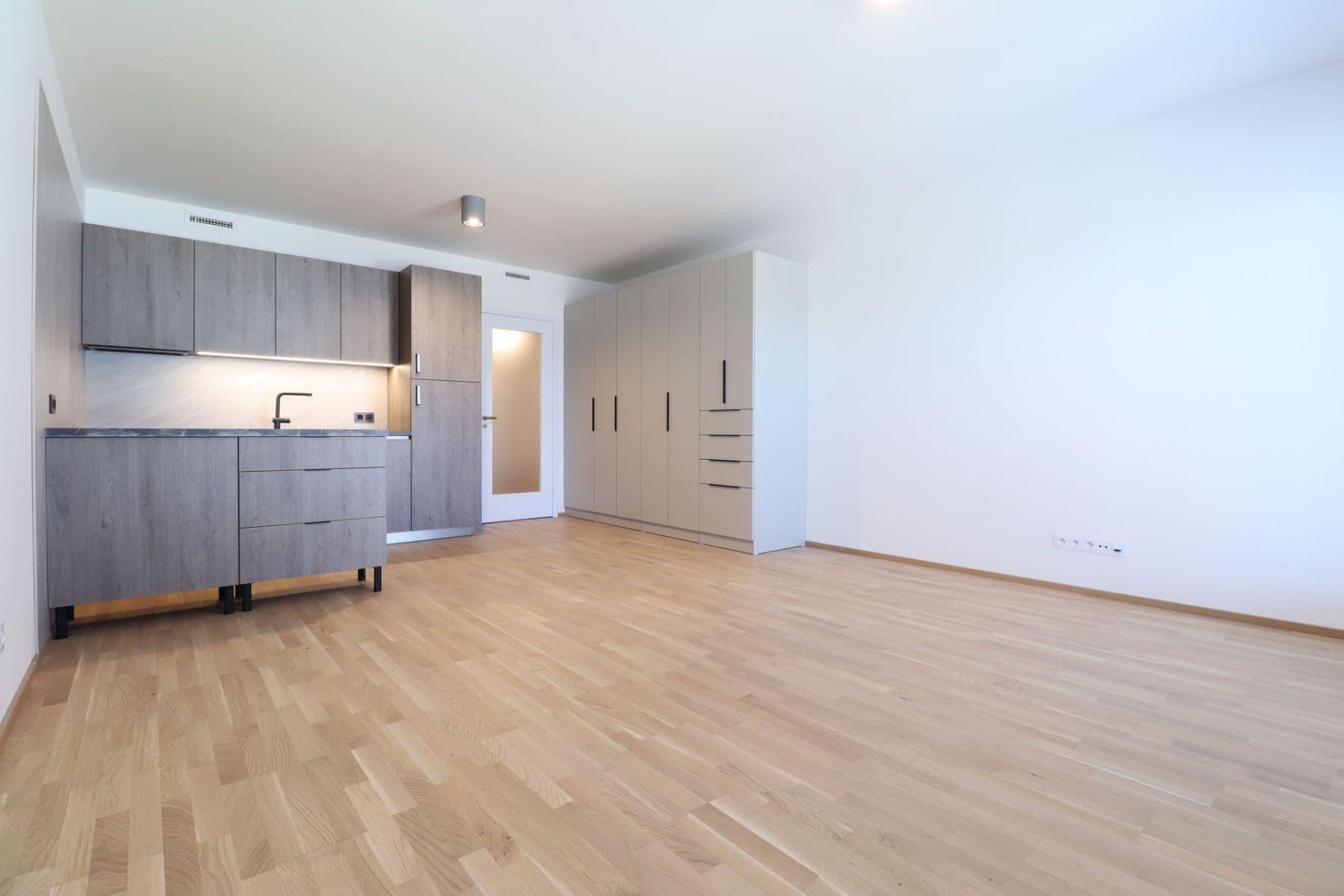 Pronájem bytu 1+kk 36 m², Toyen, Praha, Praha Pronájem bytu 1+kk 36 m², Toyen, Praha, Praha