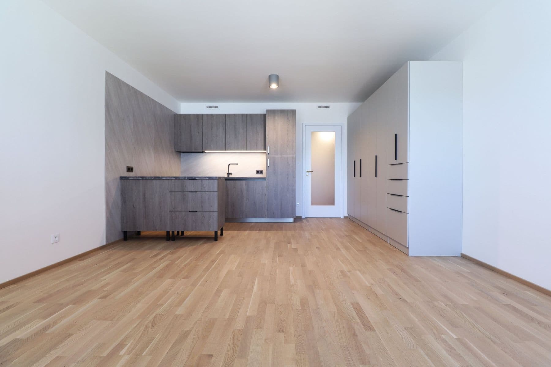 Pronájem bytu 1+kk 36 m², Toyen, Praha, Praha Pronájem bytu 1+kk 36 m², Toyen, Praha, Praha