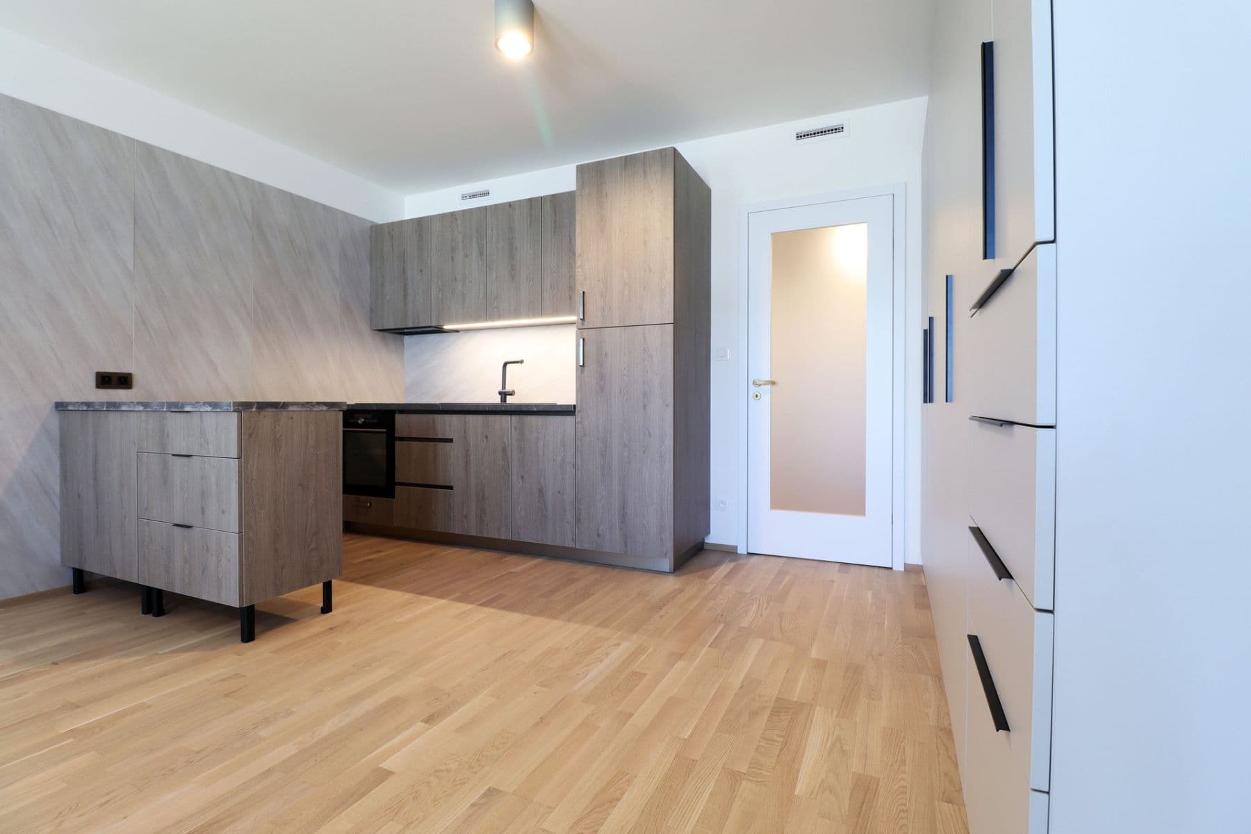 Pronájem bytu 1+kk 36 m², Toyen, Praha, Praha Pronájem bytu 1+kk 36 m², Toyen, Praha, Praha