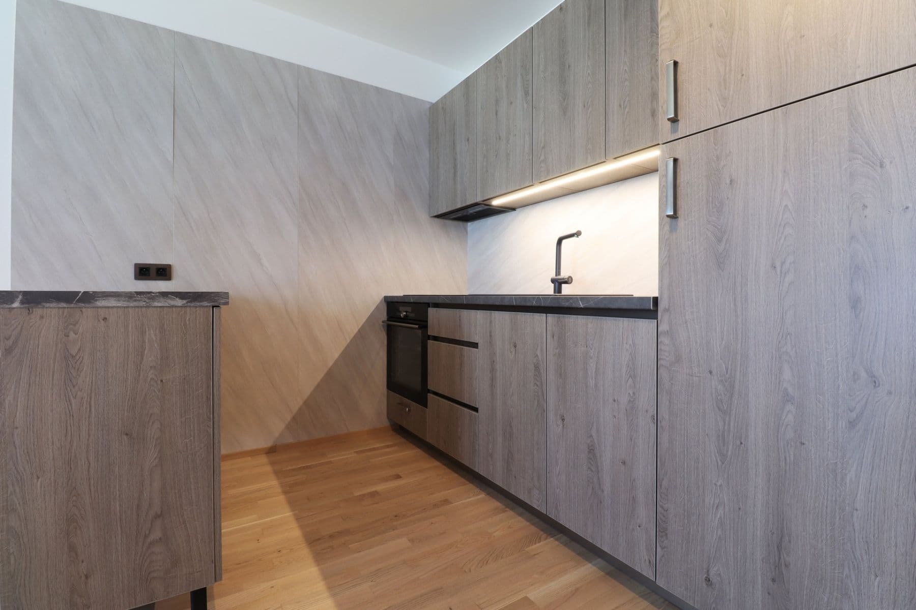 Pronájem bytu 1+kk 36 m², Toyen, Praha, Praha Pronájem bytu 1+kk 36 m², Toyen, Praha, Praha