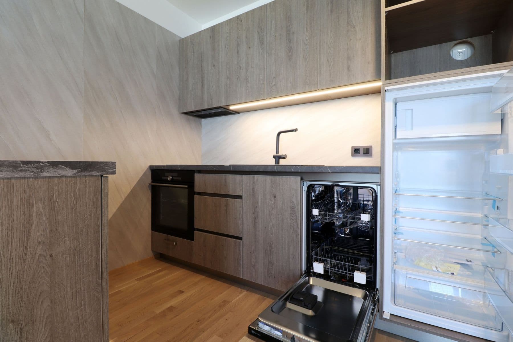 Pronájem bytu 1+kk 36 m², Toyen, Praha, Praha Pronájem bytu 1+kk 36 m², Toyen, Praha, Praha