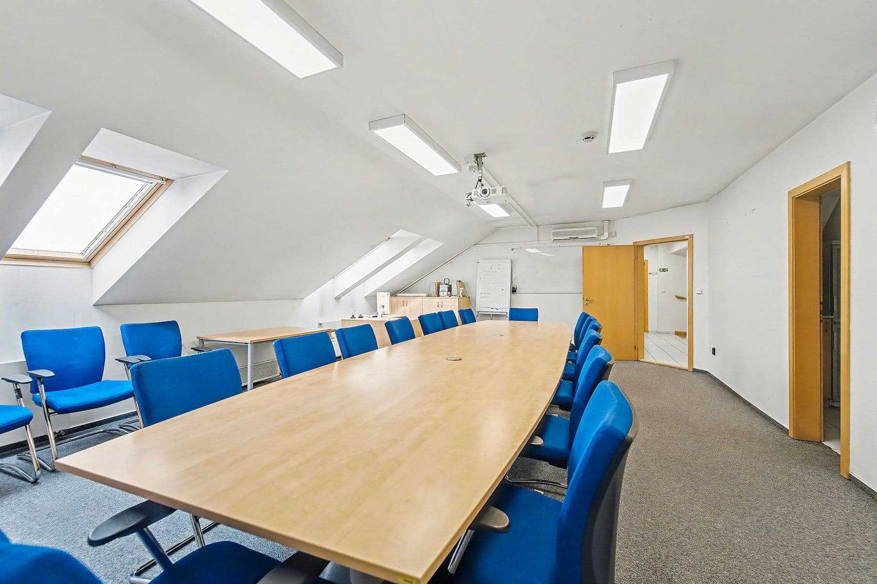 Prodej kanceláře 2.004 m², Čermákova, Kladno, Středočeský kraj Prodej kanceláře 2.004 m², Čermákova, Kladno, Středočeský kraj