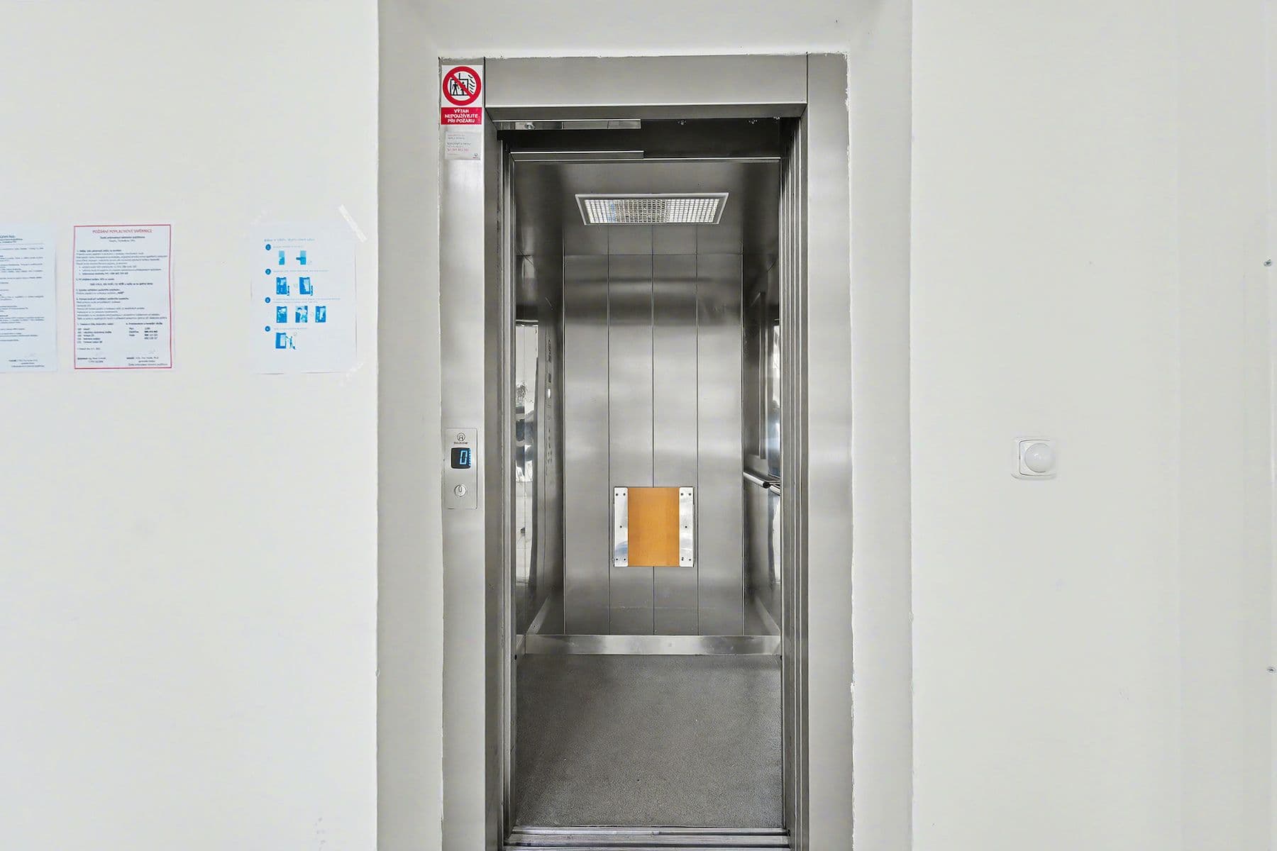 Prodej kanceláře 2.004 m², Čermákova, Kladno, Středočeský kraj Prodej kanceláře 2.004 m², Čermákova, Kladno, Středočeský kraj