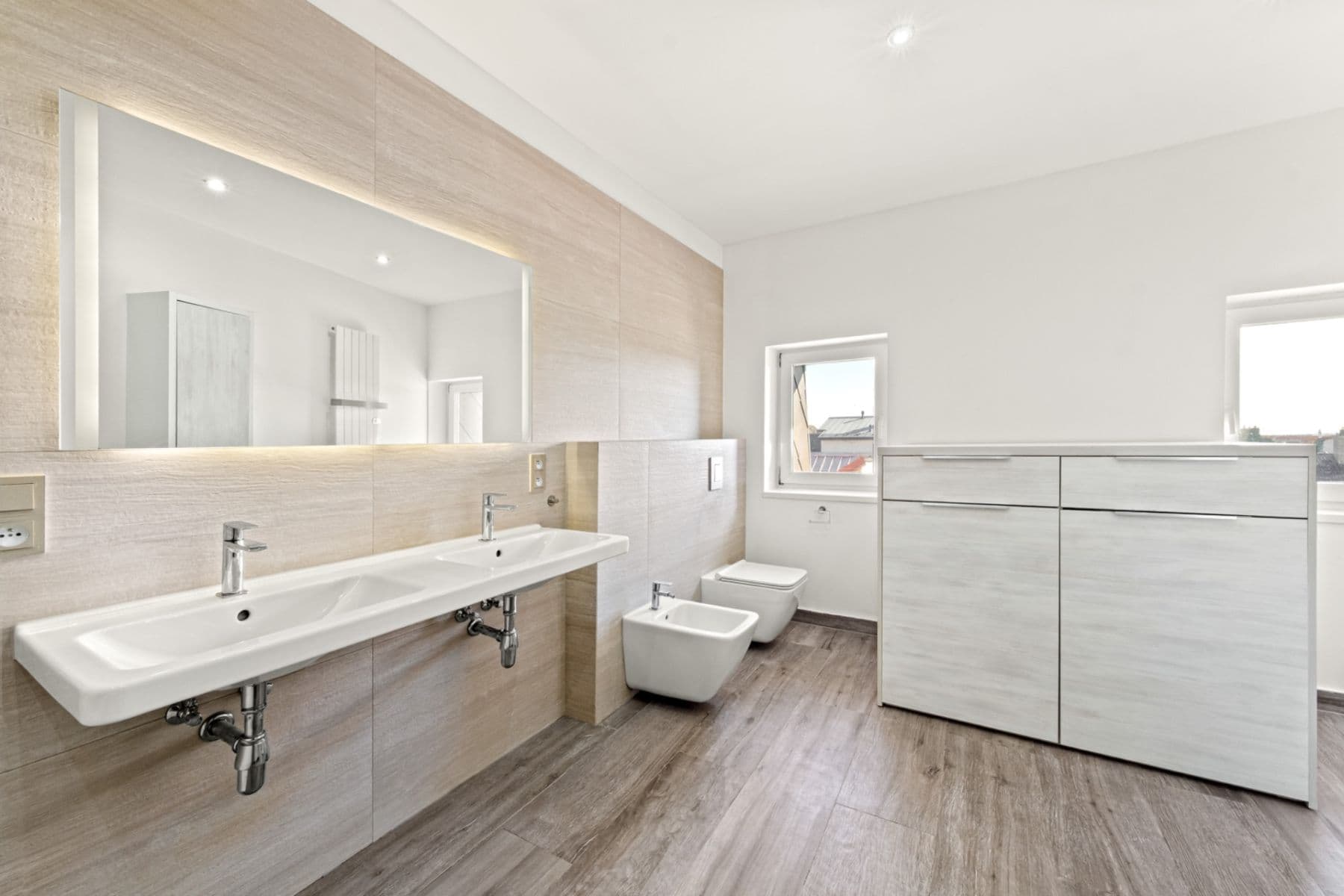 Pronájem bytu 3+1 144 m², Osvoboz. pol. vězňů, Kladno, Středočeský kraj Pronájem bytu 3+1 144 m², Osvoboz. pol. vězňů, Kladno, Středočeský kraj