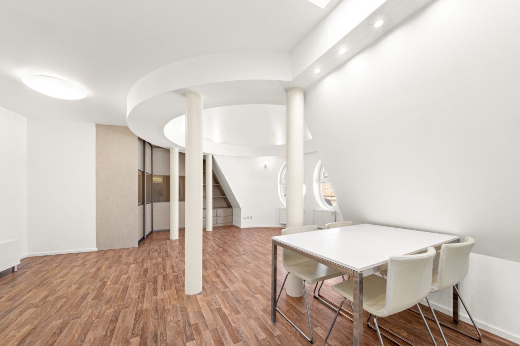 Pronájem bytu 3+1 144 m², Osvoboz. pol. vězňů, Kladno, Středočeský kraj Pronájem bytu 3+1 144 m², Osvoboz. pol. vězňů, Kladno, Středočeský kraj