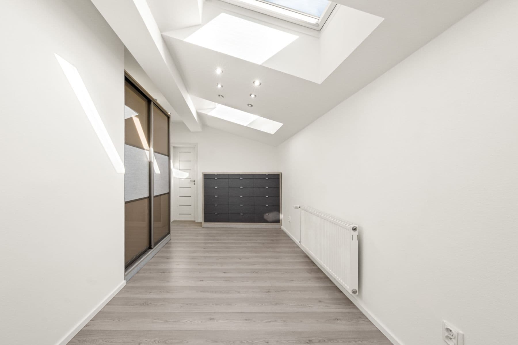 Pronájem bytu 3+1 144 m², Osvoboz. pol. vězňů, Kladno, Středočeský kraj Pronájem bytu 3+1 144 m², Osvoboz. pol. vězňů, Kladno, Středočeský kraj