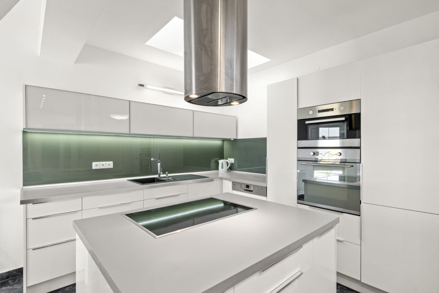 Pronájem bytu 3+1 144 m², Osvoboz. pol. vězňů, Kladno, Středočeský kraj Pronájem bytu 3+1 144 m², Osvoboz. pol. vězňů, Kladno, Středočeský kraj