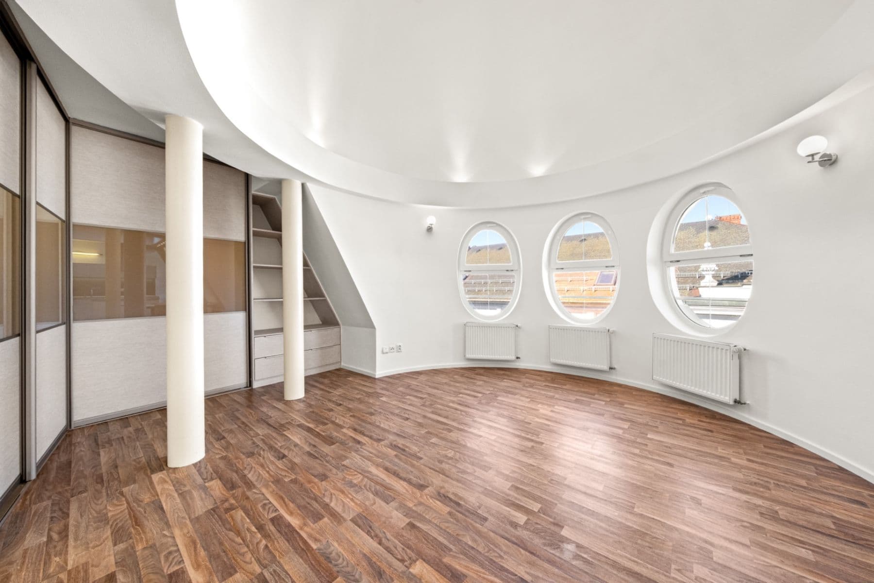 Pronájem bytu 3+1 144 m², Osvoboz. pol. vězňů, Kladno, Středočeský kraj Pronájem bytu 3+1 144 m², Osvoboz. pol. vězňů, Kladno, Středočeský kraj