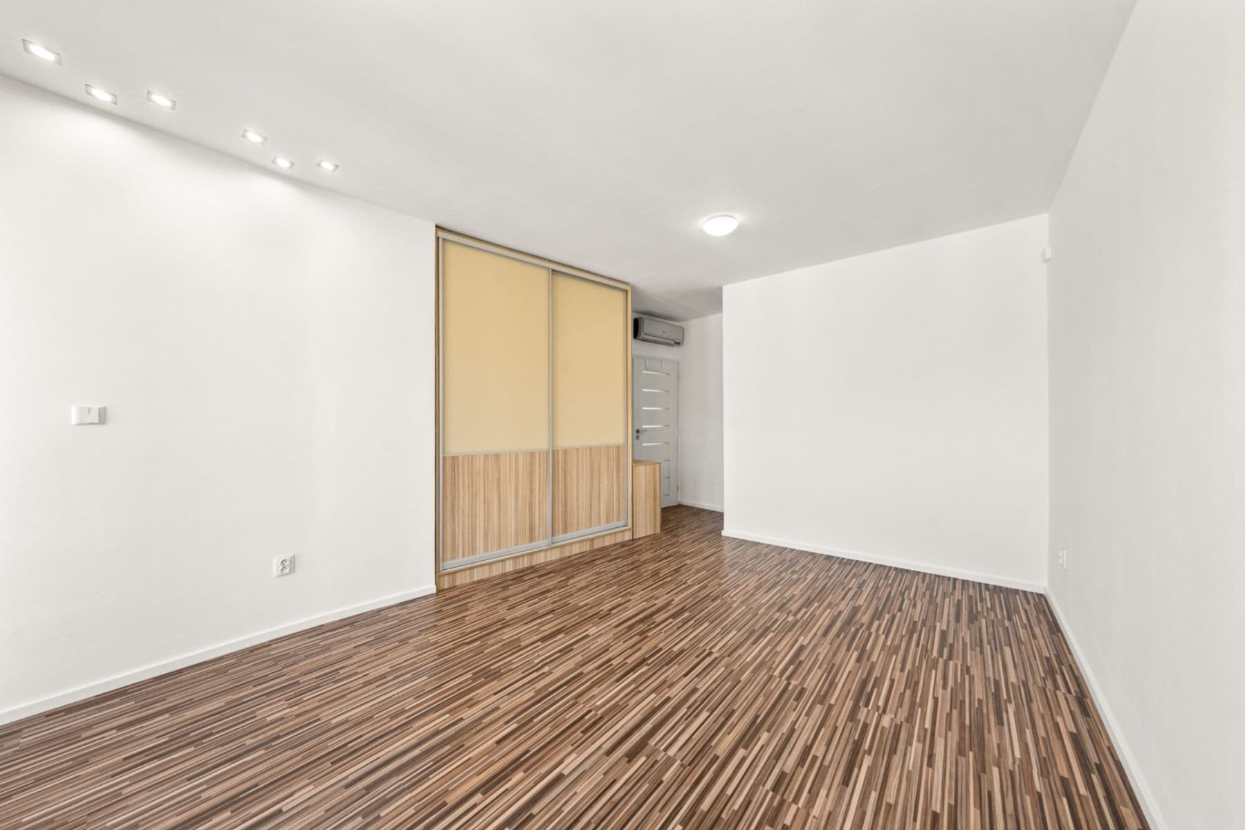 Pronájem bytu 3+1 144 m², Osvoboz. pol. vězňů, Kladno, Středočeský kraj Pronájem bytu 3+1 144 m², Osvoboz. pol. vězňů, Kladno, Středočeský kraj