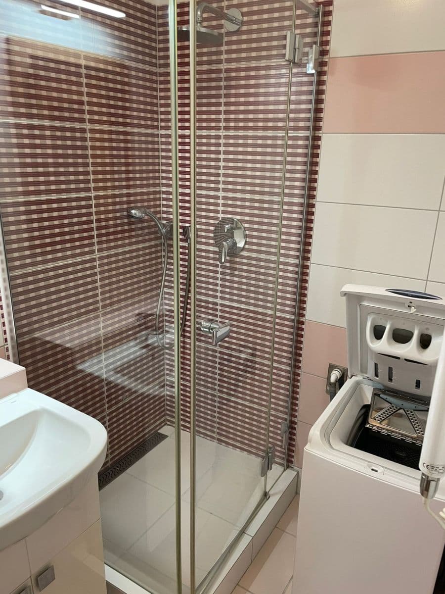 Pronájem bytu 1+kk 31 m², Pod Děvínem, Praha, Praha Pronájem bytu 1+kk 31 m², Pod Děvínem, Praha, Praha