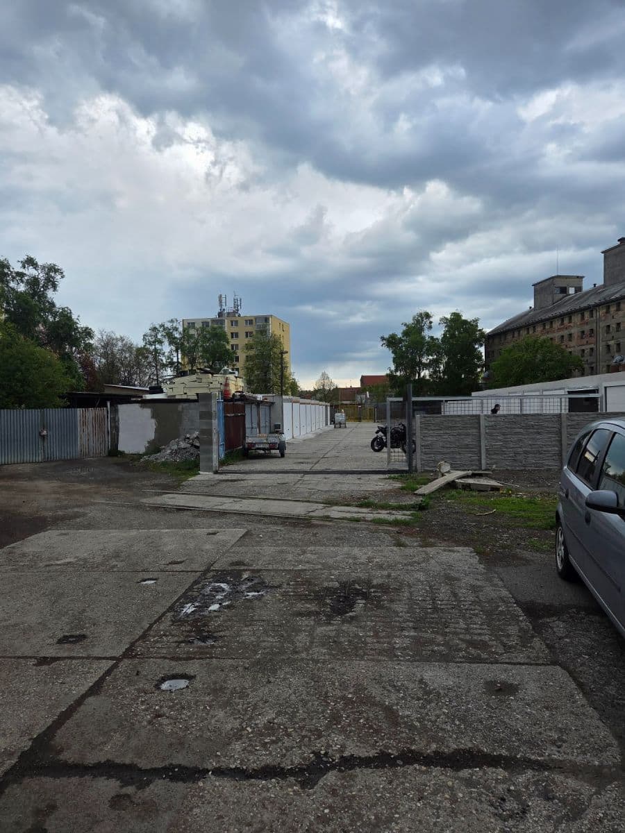 Pronájem garáže 19 m², J. B. Pecky, Prostějov, Olomoucký kraj Pronájem garáže 19 m², J. B. Pecky, Prostějov, Olomoucký kraj