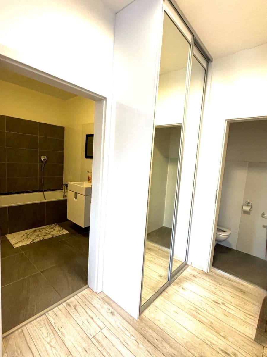 Pronájem bytu 3+1 71 m², Nové Mesto, Bratislavský kraj Pronájem bytu 3+1 71 m², Nové Mesto, Bratislavský kraj