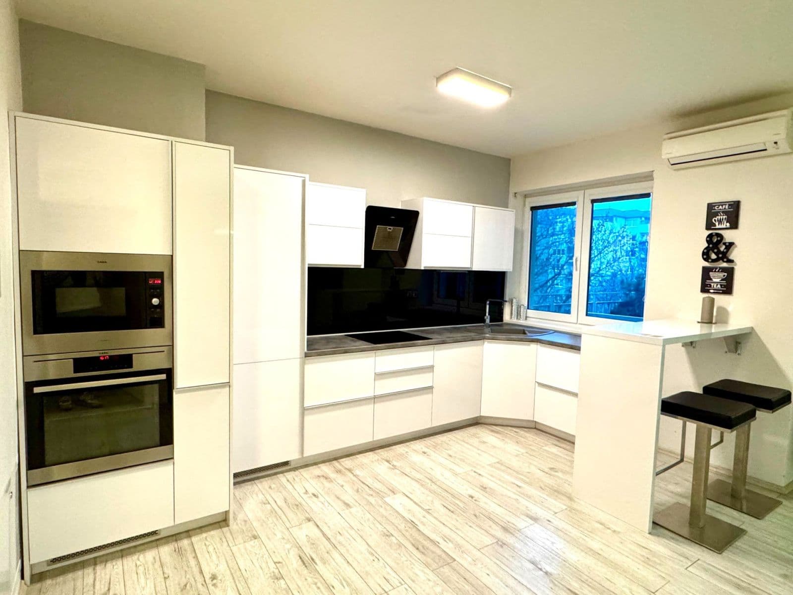 Pronájem bytu 3+1 71 m², Nové Mesto, Bratislavský kraj Pronájem bytu 3+1 71 m², Nové Mesto, Bratislavský kraj