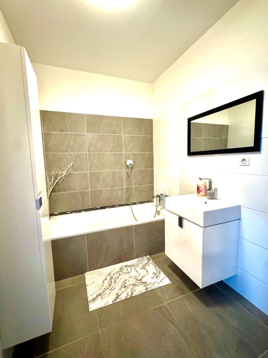 Pronájem bytu 3+1 71 m², Nové Mesto, Bratislavský kraj Pronájem bytu 3+1 71 m², Nové Mesto, Bratislavský kraj