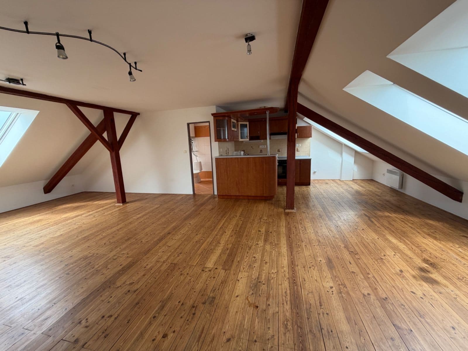 Pronájem nebytového prostoru 72 m², Dvořákova, Vyškov, Jihomoravský kraj Pronájem nebytového prostoru 72 m², Dvořákova, Vyškov, Jihomoravský kraj