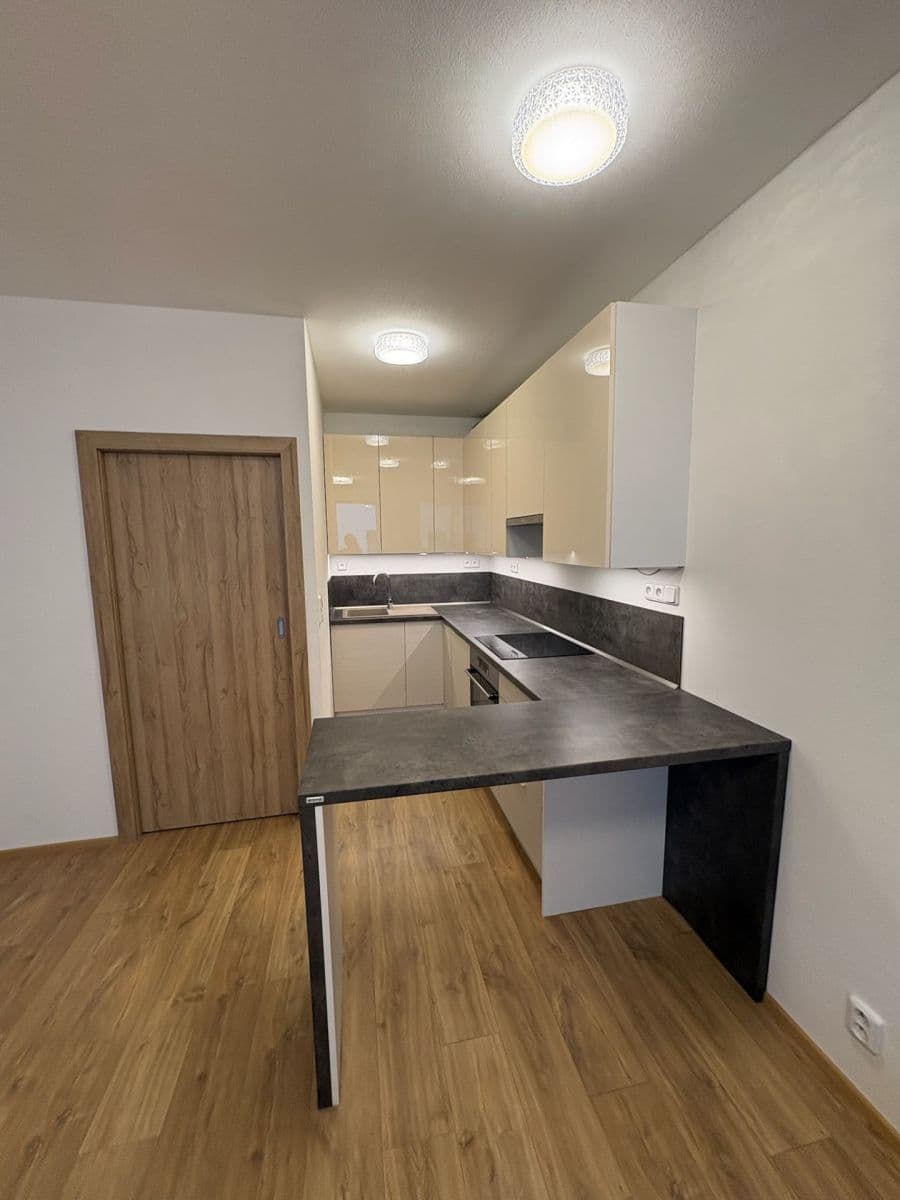 Pronájem bytu 2+kk 43 m², Zlín, Zlínský kraj Pronájem bytu 2+kk 43 m², Zlín, Zlínský kraj