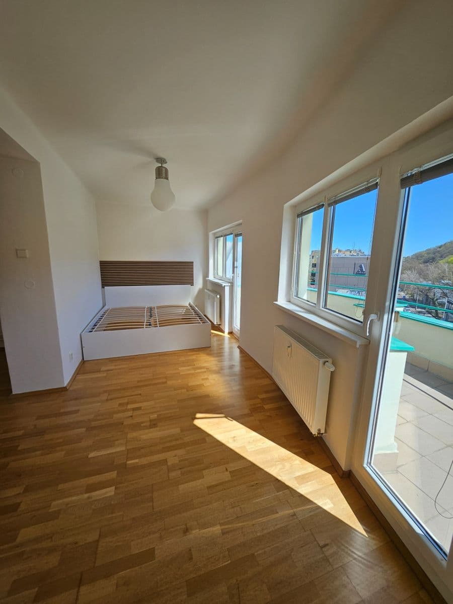 Pronájem bytu 2+1 53 m², Vrchlického, Praha, Praha Pronájem bytu 2+1 53 m², Vrchlického, Praha, Praha