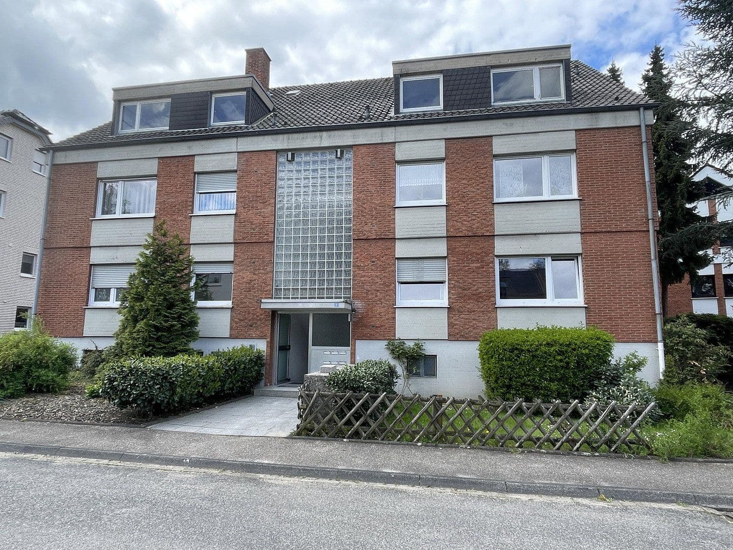 Prodej bytu 3+1 94 m², Marienburger Str. 11, Bergisch Gladbach, Severní Porýní-Vestfálsko Prodej bytu 3+1 94 m², Marienburger Str. 11, Bergisch Gladbach, Severní Porýní-Vestfálsko