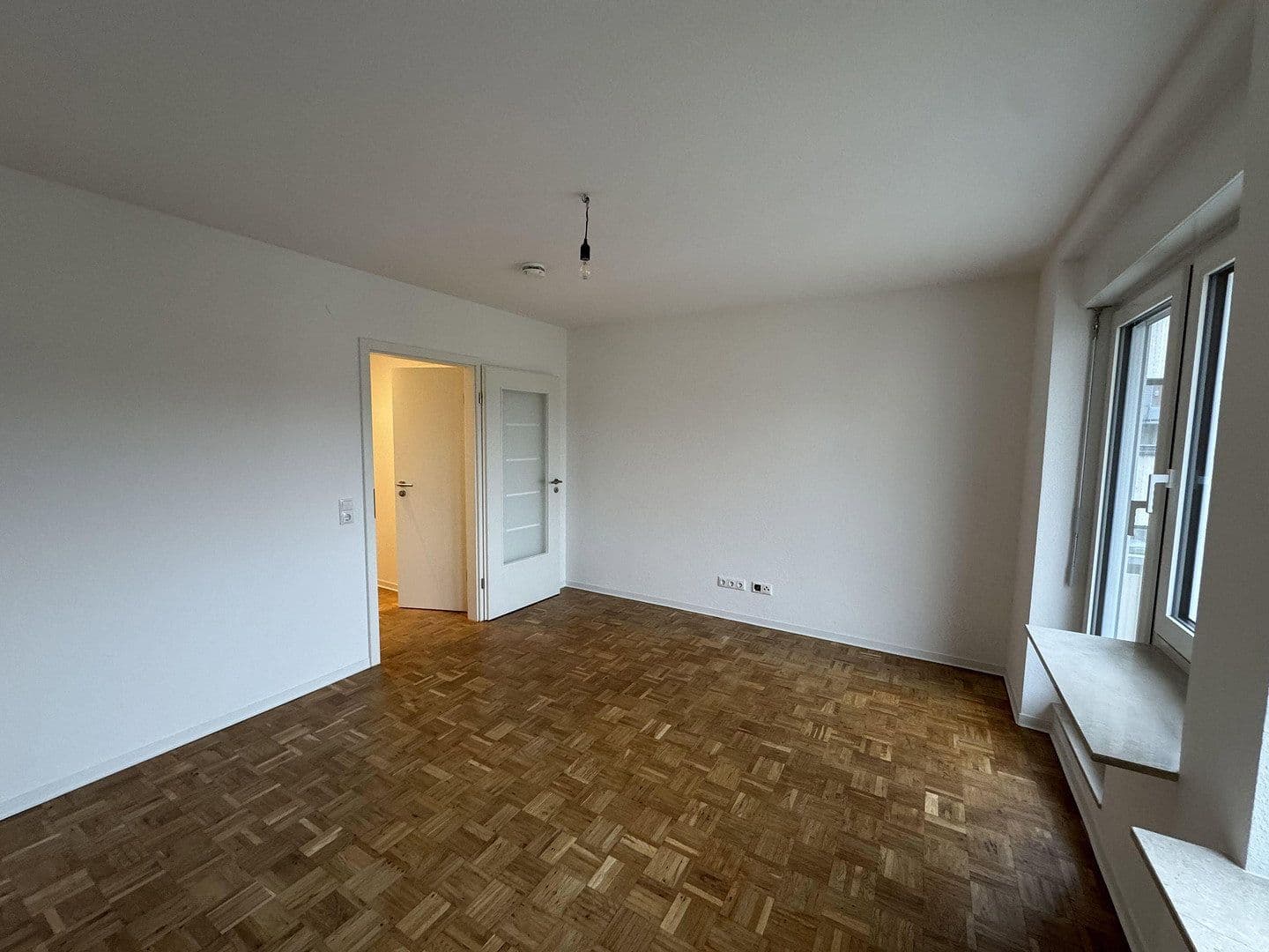 Pronájem bytu 3+1 86 m², Ettlinger Str. 31, Karlsruhe, Bádensko-Württembersko Pronájem bytu 3+1 86 m², Ettlinger Str. 31, Karlsruhe, Bádensko-Württembersko