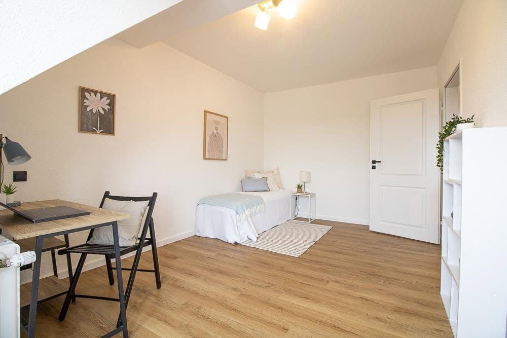 Prodej bytu 3+1 76 m², Bonn, Severní Porýní-Vestfálsko Prodej bytu 3+1 76 m², Bonn, Severní Porýní-Vestfálsko