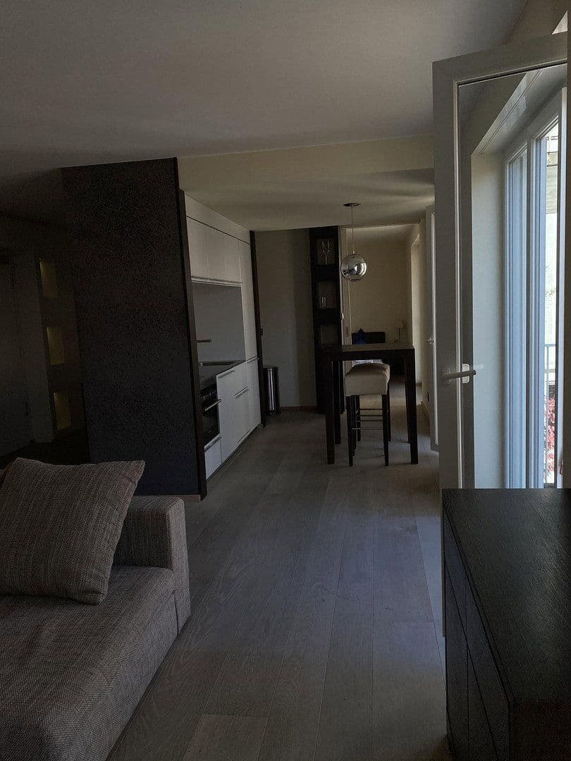 Pronájem bytu 2+1 60 m², Adams-Lehmann-Strasse, München, Bavorsko Pronájem bytu 2+1 60 m², Adams-Lehmann-Strasse, München, Bavorsko