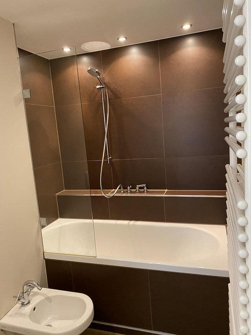 Pronájem bytu 2+1 60 m², Adams-Lehmann-Strasse, München, Bavorsko Pronájem bytu 2+1 60 m², Adams-Lehmann-Strasse, München, Bavorsko