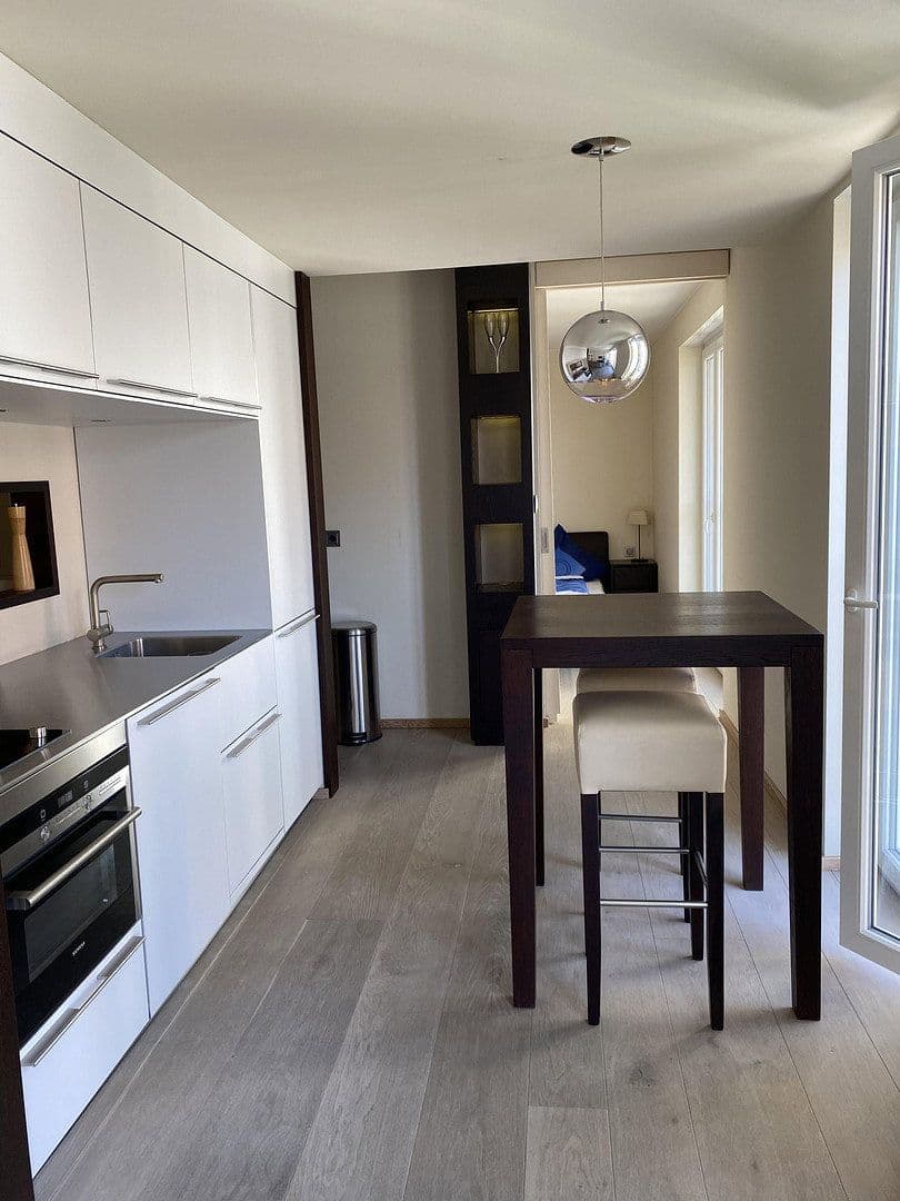 Pronájem bytu 2+1 60 m², Adams-Lehmann-Strasse, München, Bavorsko Pronájem bytu 2+1 60 m², Adams-Lehmann-Strasse, München, Bavorsko