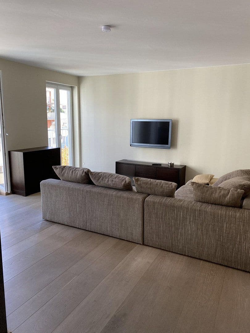 Pronájem bytu 2+1 60 m², Adams-Lehmann-Strasse, München, Bavorsko Pronájem bytu 2+1 60 m², Adams-Lehmann-Strasse, München, Bavorsko