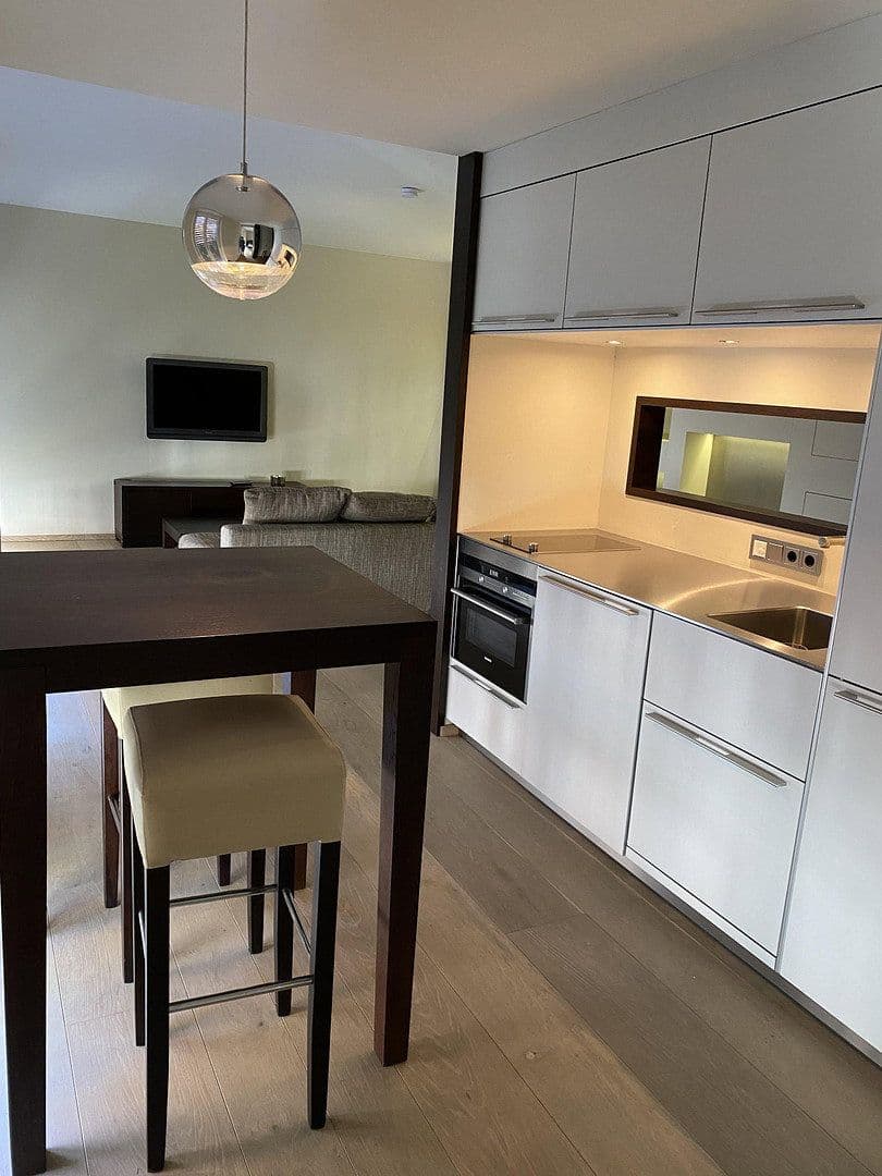 Pronájem bytu 2+1 60 m², Adams-Lehmann-Strasse, München, Bavorsko Pronájem bytu 2+1 60 m², Adams-Lehmann-Strasse, München, Bavorsko