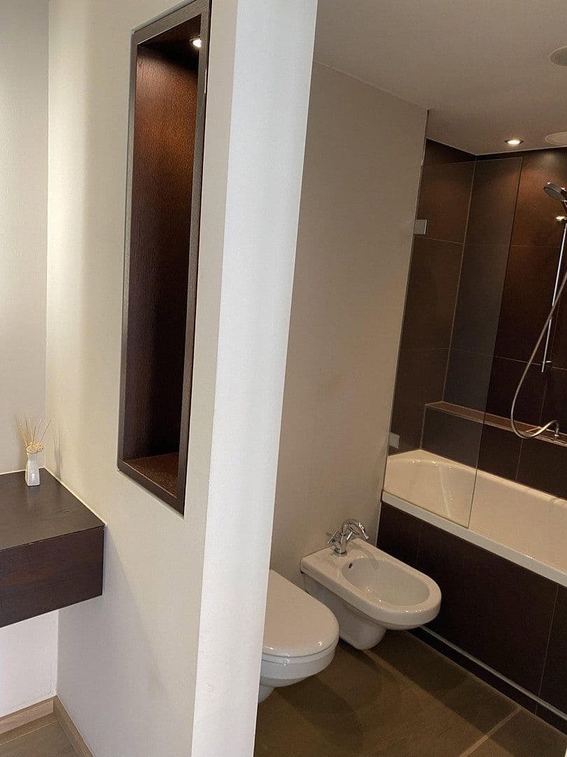 Pronájem bytu 2+1 60 m², Adams-Lehmann-Strasse, München, Bavorsko Pronájem bytu 2+1 60 m², Adams-Lehmann-Strasse, München, Bavorsko