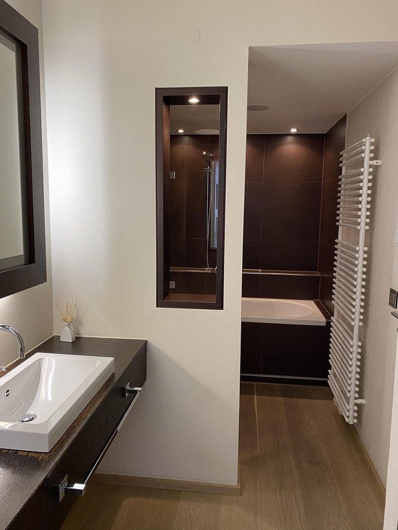 Pronájem bytu 2+1 60 m², Adams-Lehmann-Strasse, München, Bavorsko Pronájem bytu 2+1 60 m², Adams-Lehmann-Strasse, München, Bavorsko