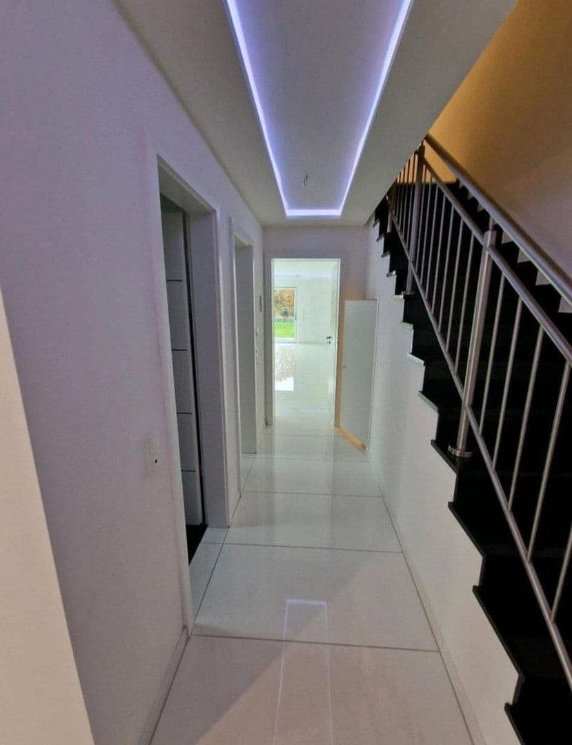 Pronájem domu 135 m², pozemek 350 m², Bergisch Gladbach, Severní Porýní-Vestfálsko Pronájem domu 135 m², pozemek 350 m², Bergisch Gladbach, Severní Porýní-Vestfálsko