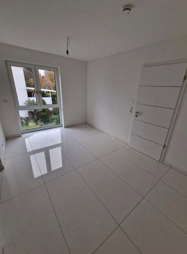 Pronájem domu 135 m², pozemek 350 m², Bergisch Gladbach, Severní Porýní-Vestfálsko Pronájem domu 135 m², pozemek 350 m², Bergisch Gladbach, Severní Porýní-Vestfálsko