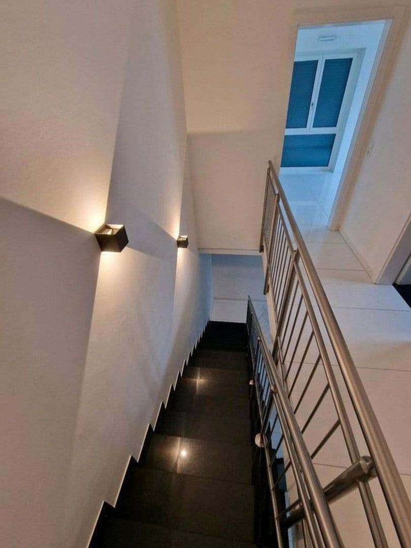 Pronájem domu 135 m², pozemek 350 m², Bergisch Gladbach, Severní Porýní-Vestfálsko Pronájem domu 135 m², pozemek 350 m², Bergisch Gladbach, Severní Porýní-Vestfálsko