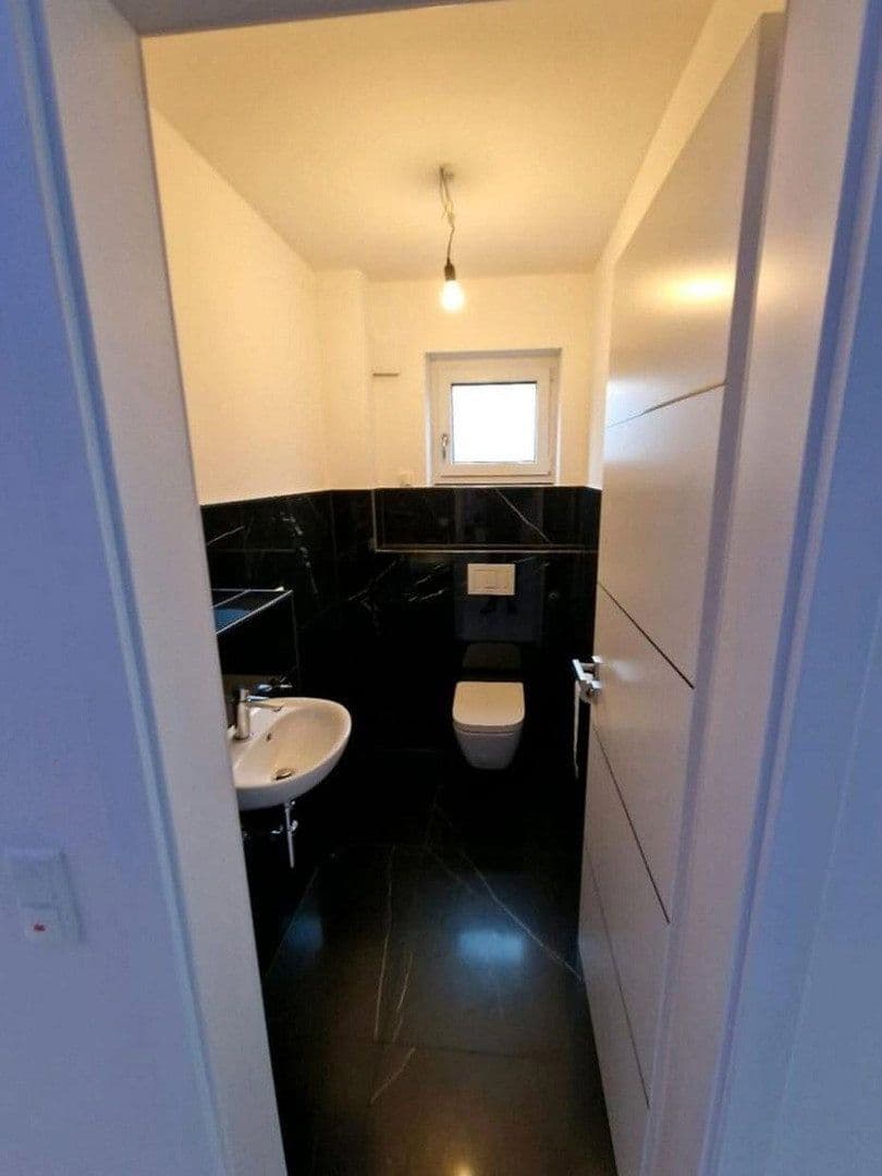 Pronájem domu 135 m², pozemek 350 m², Bergisch Gladbach, Severní Porýní-Vestfálsko Pronájem domu 135 m², pozemek 350 m², Bergisch Gladbach, Severní Porýní-Vestfálsko