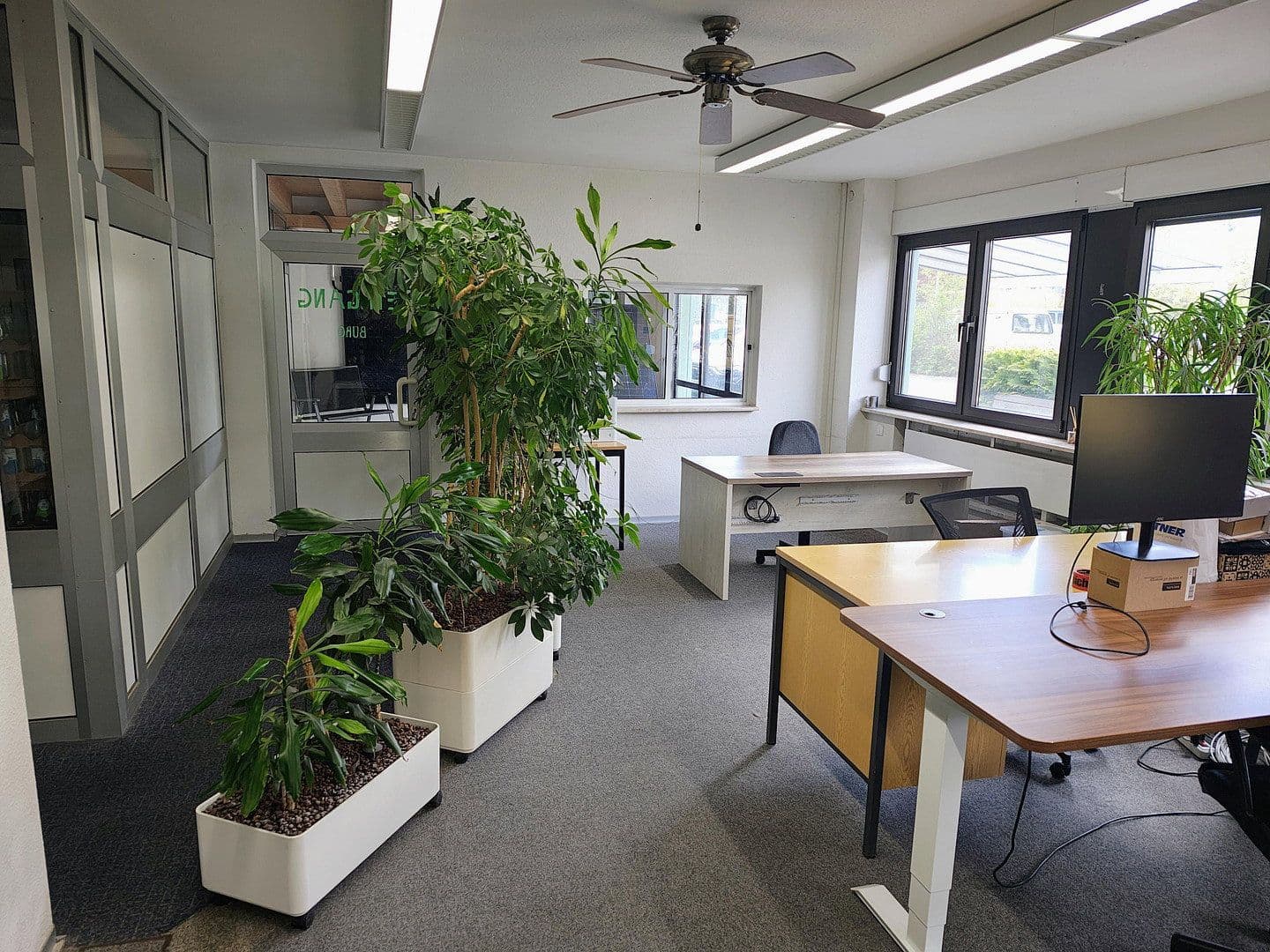 Pronájem kanceláře 210 m², Am Steinbruch 3, Gerhardshofen, Bavorsko Pronájem kanceláře 210 m², Am Steinbruch 3, Gerhardshofen, Bavorsko