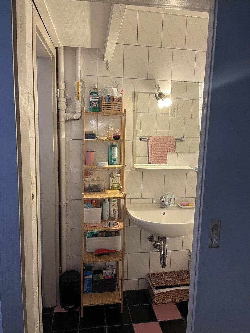 Pronájem bytu 1+1 32 m², Klingenstr. 7, Stuttgart, Bádensko-Württembersko Pronájem bytu 1+1 32 m², Klingenstr. 7, Stuttgart, Bádensko-Württembersko