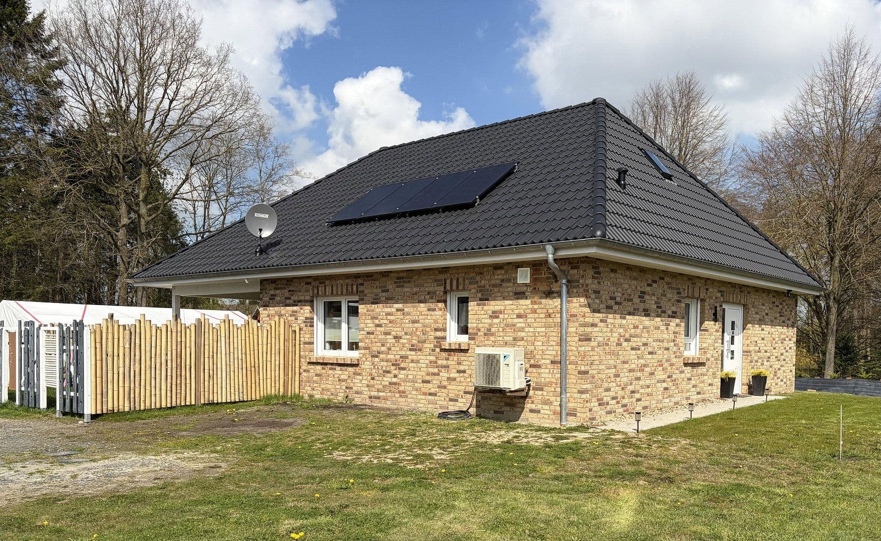 Prodej domu 125 m², pozemek 1.028 m², Neuenkirchen, Dolní Sasko Prodej domu 125 m², pozemek 1.028 m², Neuenkirchen, Dolní Sasko