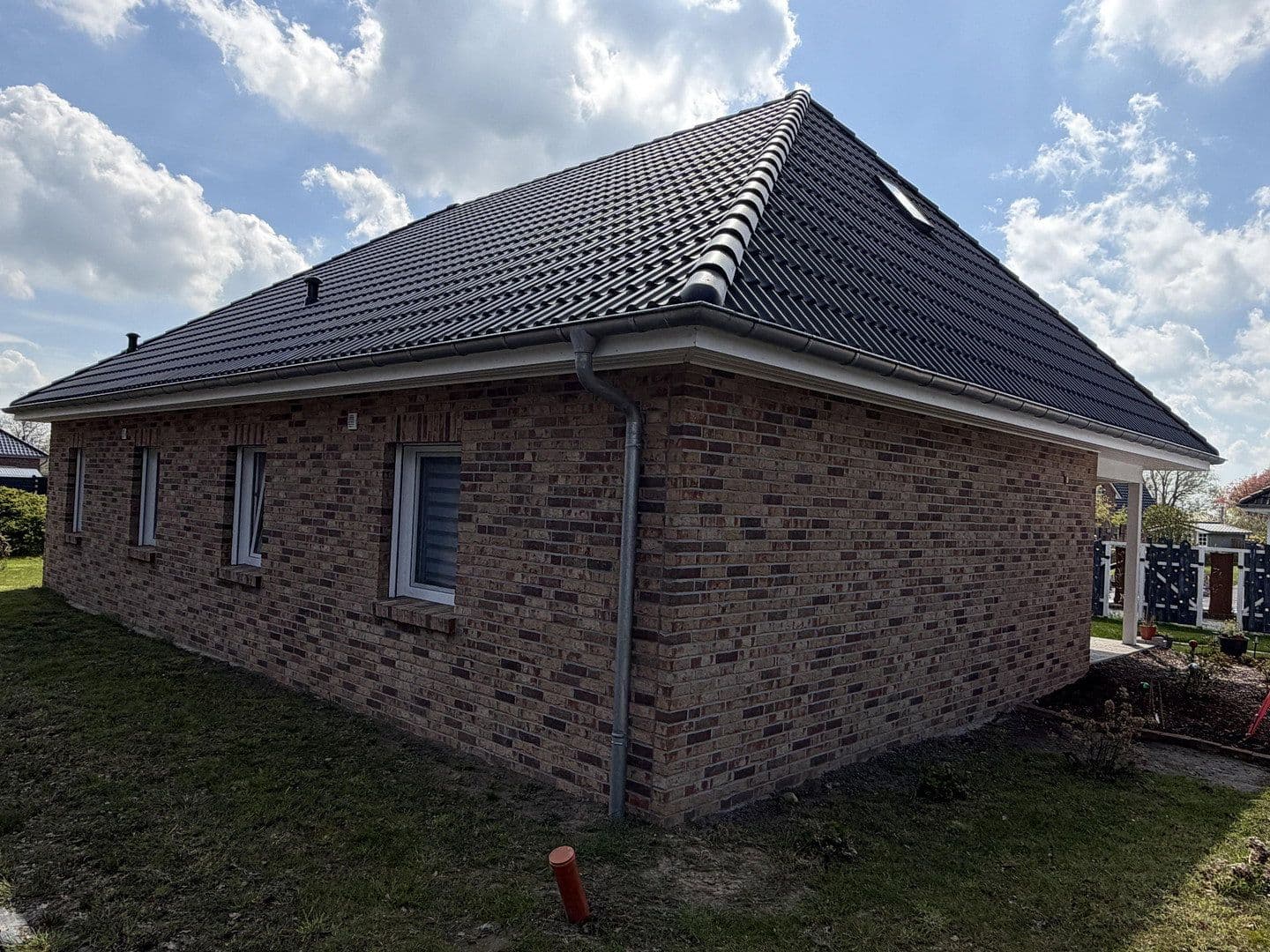 Prodej domu 125 m², pozemek 1.028 m², Neuenkirchen, Dolní Sasko Prodej domu 125 m², pozemek 1.028 m², Neuenkirchen, Dolní Sasko