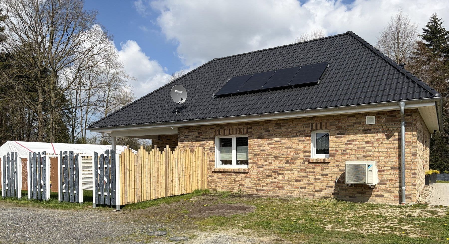 Prodej domu 125 m², pozemek 1.028 m², Neuenkirchen, Dolní Sasko Prodej domu 125 m², pozemek 1.028 m², Neuenkirchen, Dolní Sasko