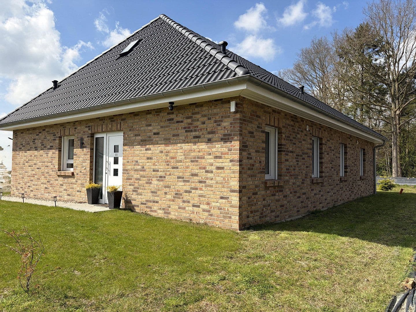Prodej domu 125 m², pozemek 1.028 m², Neuenkirchen, Dolní Sasko Prodej domu 125 m², pozemek 1.028 m², Neuenkirchen, Dolní Sasko