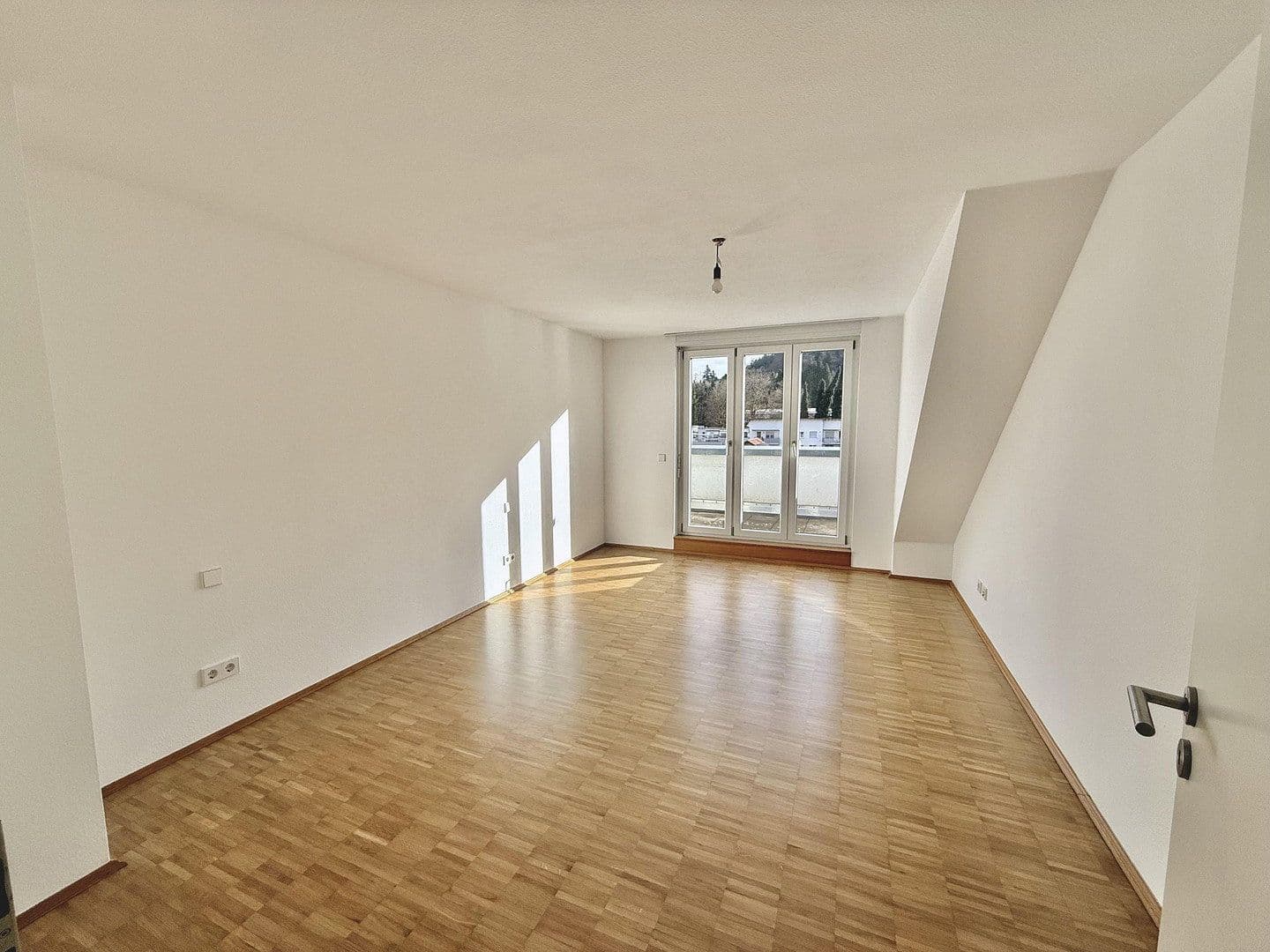Pronájem bytu 3+1 96 m², Lahr/Schwarzwald, Bádensko-Württembersko Pronájem bytu 3+1 96 m², Lahr/Schwarzwald, Bádensko-Württembersko