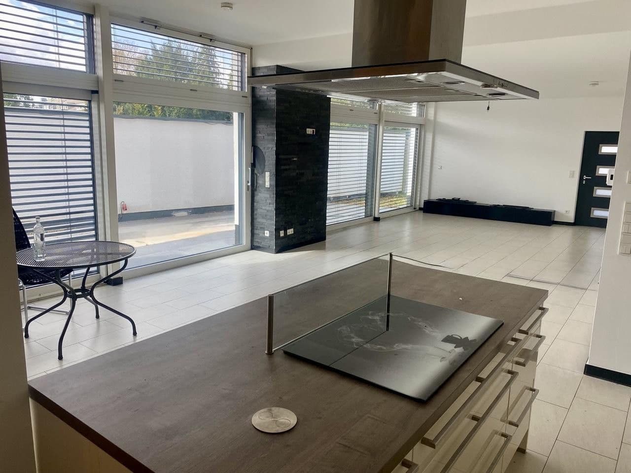 Prodej domu 496 m², pozemek 715 m², Bergisch Gladbach, Severní Porýní-Vestfálsko Prodej domu 496 m², pozemek 715 m², Bergisch Gladbach, Severní Porýní-Vestfálsko