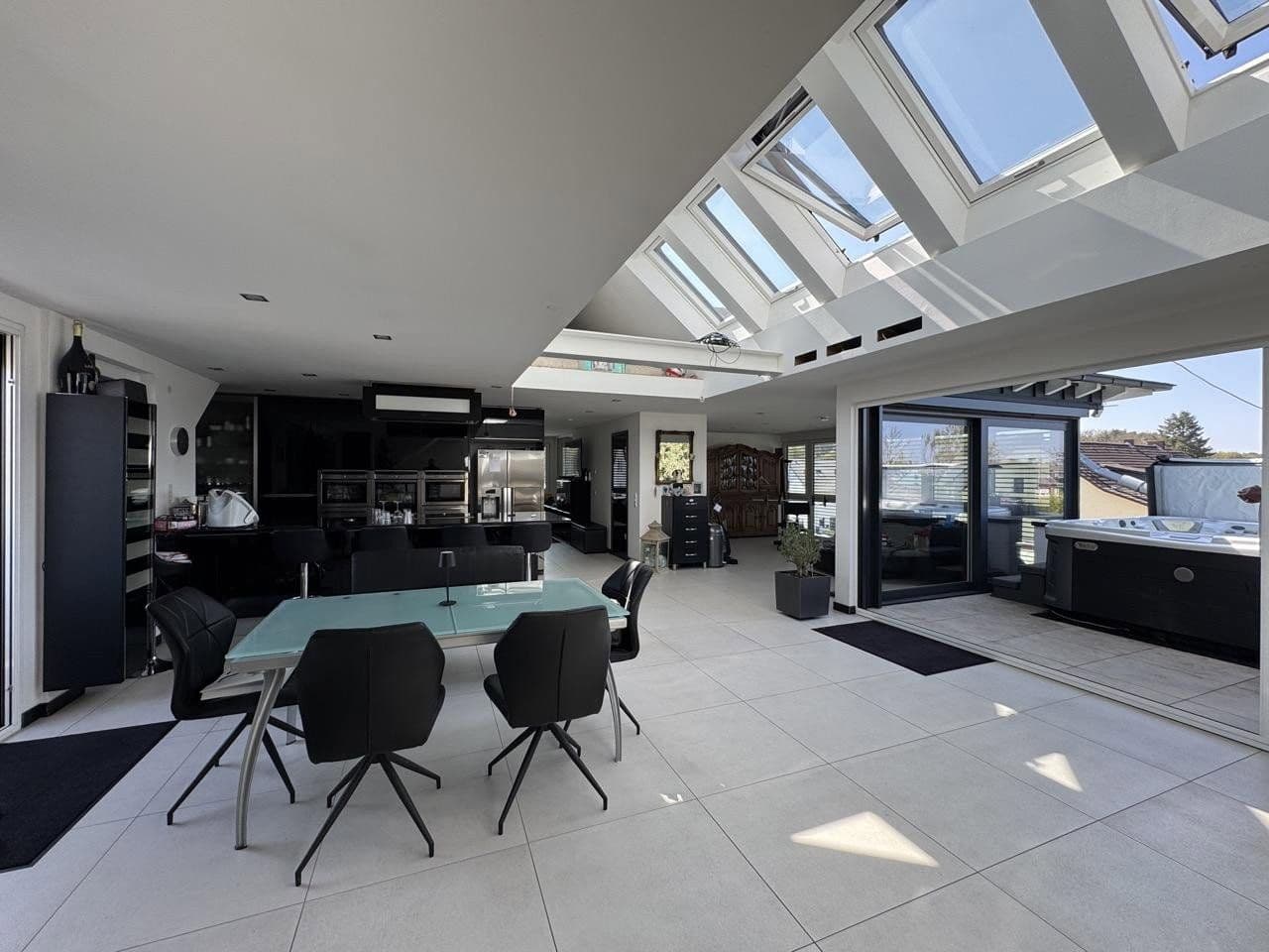 Prodej domu 496 m², pozemek 715 m², Bergisch Gladbach, Severní Porýní-Vestfálsko Prodej domu 496 m², pozemek 715 m², Bergisch Gladbach, Severní Porýní-Vestfálsko