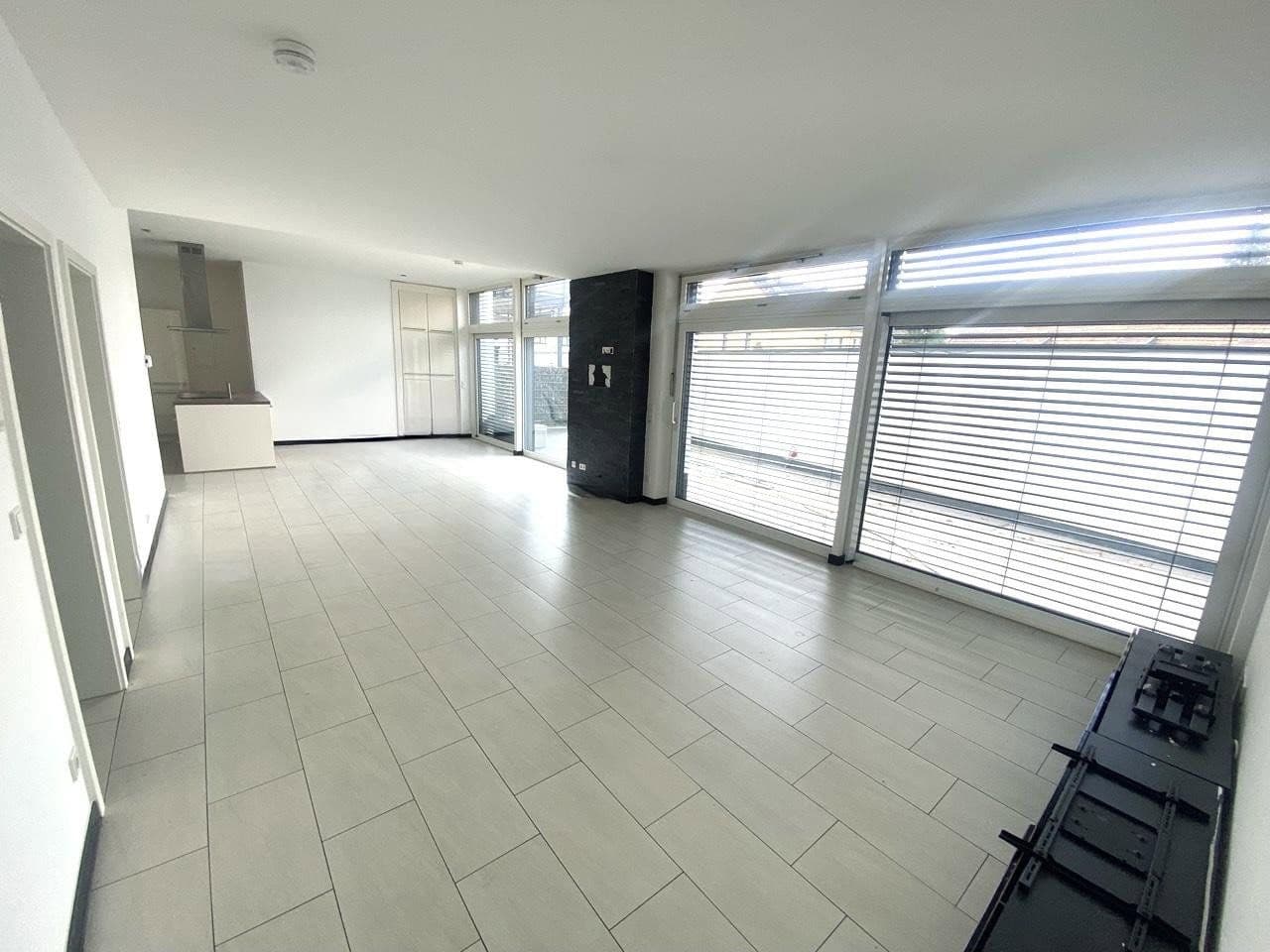 Prodej domu 496 m², pozemek 715 m², Bergisch Gladbach, Severní Porýní-Vestfálsko Prodej domu 496 m², pozemek 715 m², Bergisch Gladbach, Severní Porýní-Vestfálsko