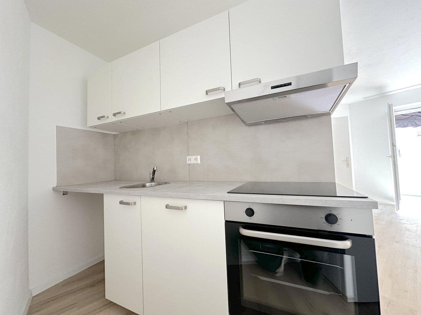 Pronájem bytu 2+1 46 m², Eltviller Straße 19, Wiesbaden, Hessen Pronájem bytu 2+1 46 m², Eltviller Straße 19, Wiesbaden, Hessen