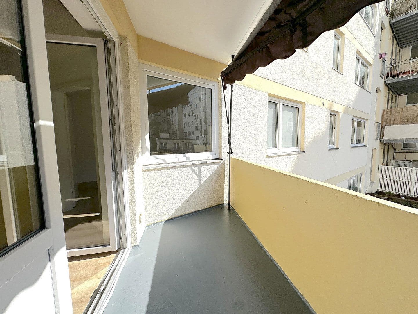 Pronájem bytu 2+1 46 m², Eltviller Straße 19, Wiesbaden, Hessen Pronájem bytu 2+1 46 m², Eltviller Straße 19, Wiesbaden, Hessen