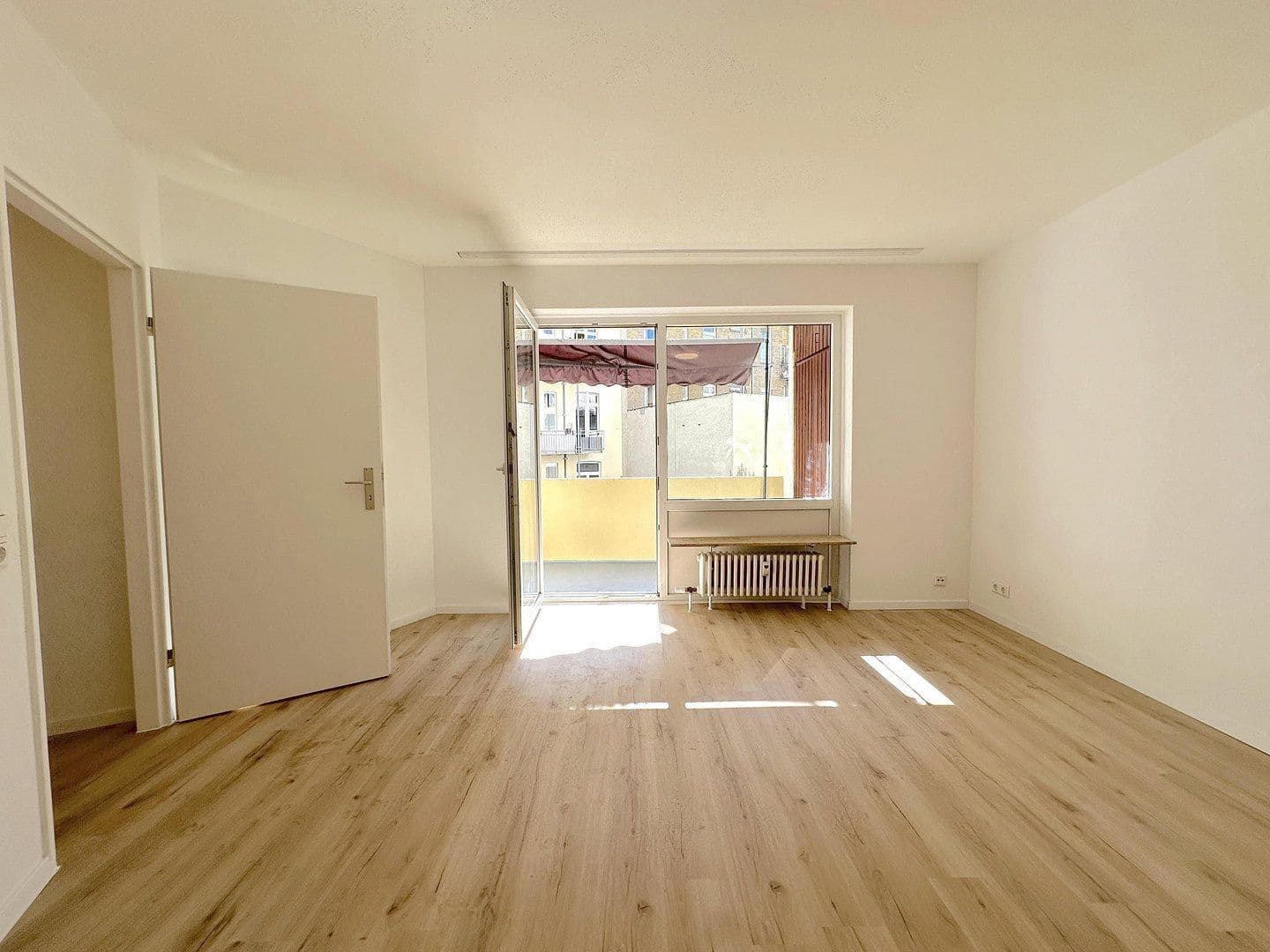 Pronájem bytu 2+1 46 m², Eltviller Straße 19, Wiesbaden, Hessen Pronájem bytu 2+1 46 m², Eltviller Straße 19, Wiesbaden, Hessen