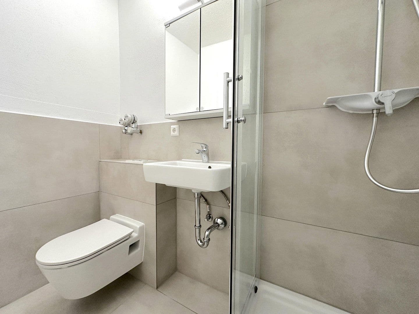 Pronájem bytu 2+1 46 m², Eltviller Straße 19, Wiesbaden, Hessen Pronájem bytu 2+1 46 m², Eltviller Straße 19, Wiesbaden, Hessen