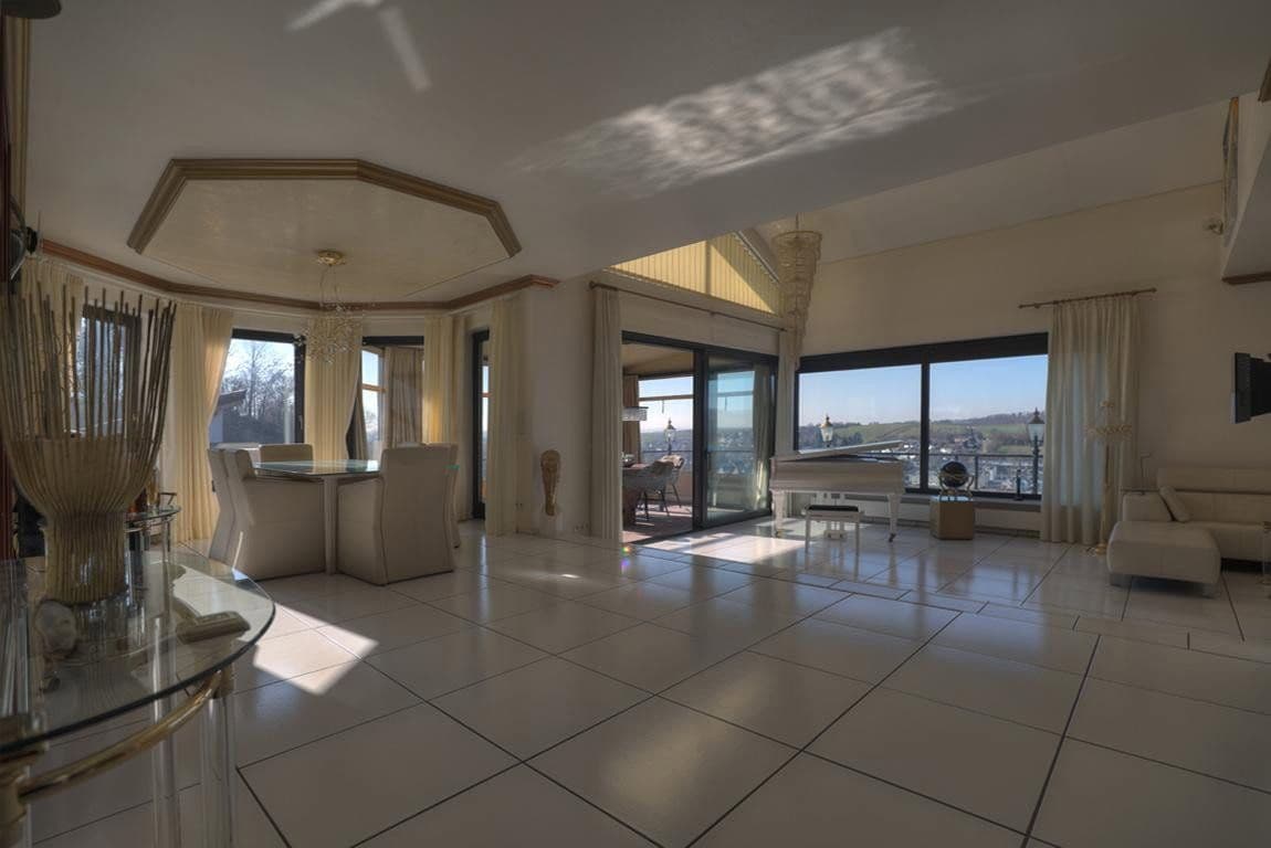 Prodej domu 332 m², pozemek 637 m², Untergruppenbach, Bádensko-Württembersko Prodej domu 332 m², pozemek 637 m², Untergruppenbach, Bádensko-Württembersko